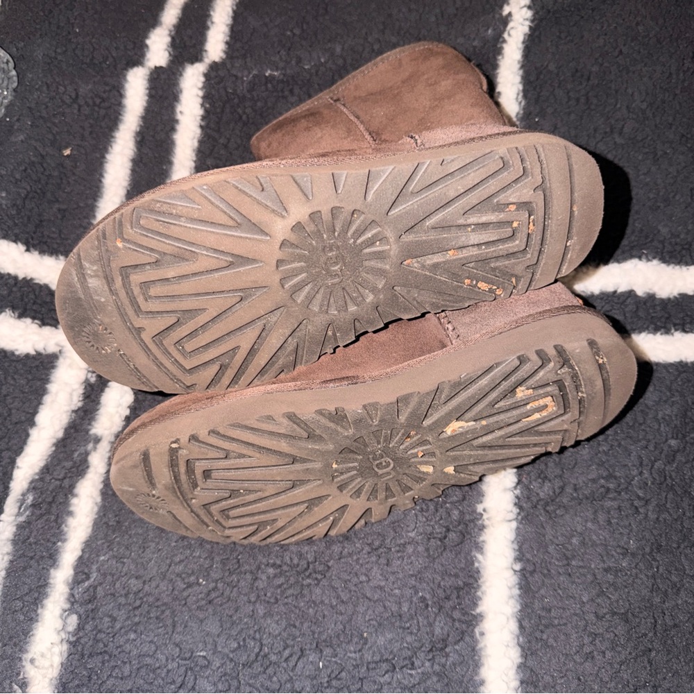 UGG Classic Short Brown - Picture 4 of 6